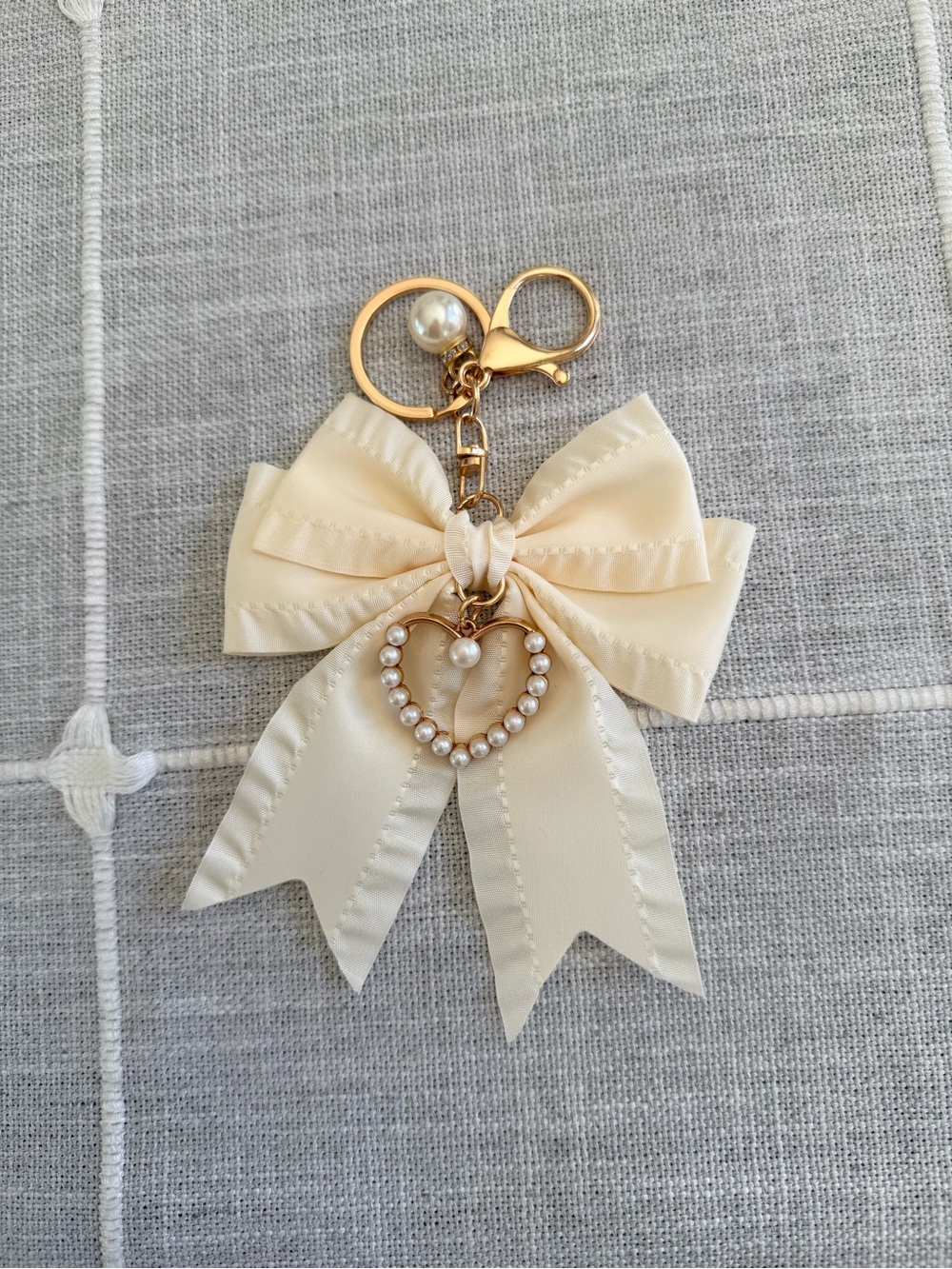 Satin Bow Keychain/bag charm w Pearl Heart Charm - Picture 3 of 3